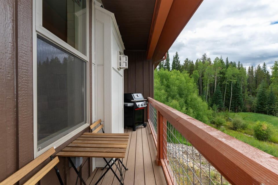 Natural landscape, BBQ facilities, Balcony/Terrace, Seating area
