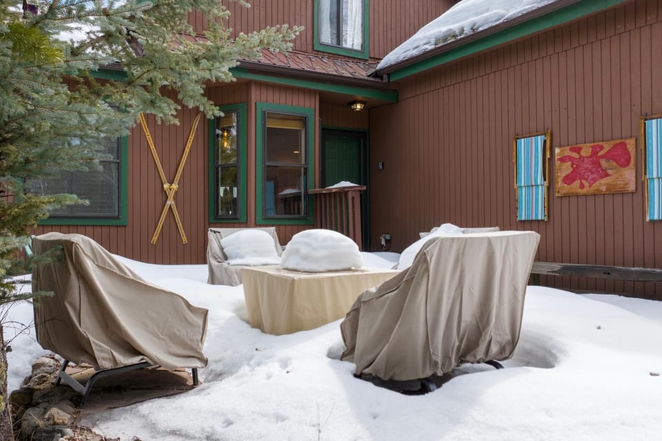 Property building, Day, Natural landscape, Winter, Seating area