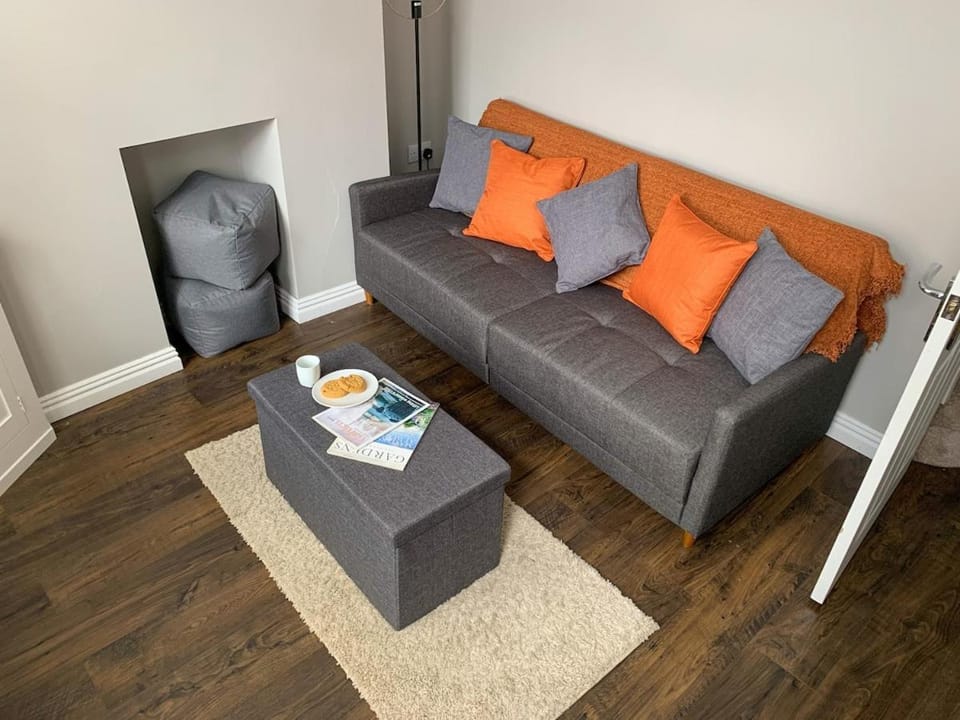 Kensington House Free Parking Sleeps 6 Apartment in York