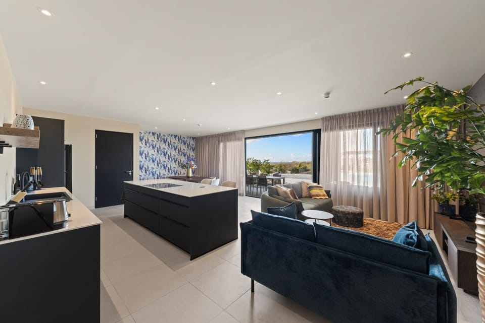 Kitchen or kitchenette, Living room