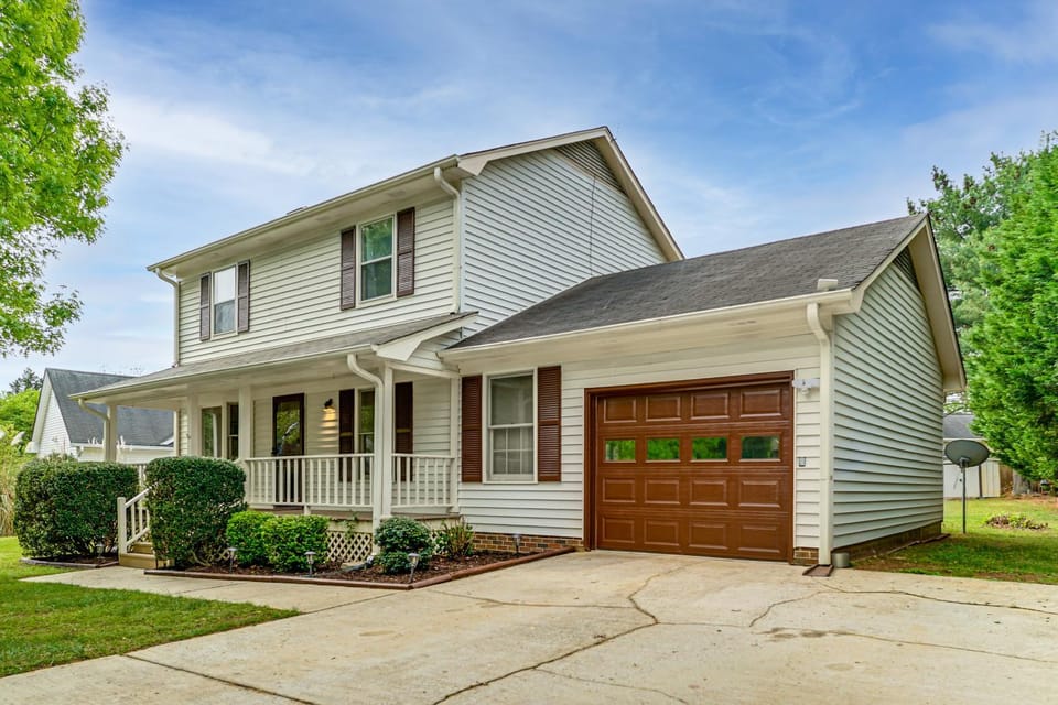 Quiet Family Home w/ Yard! 9 Mi to Dtwn Greenville House in South Carolina