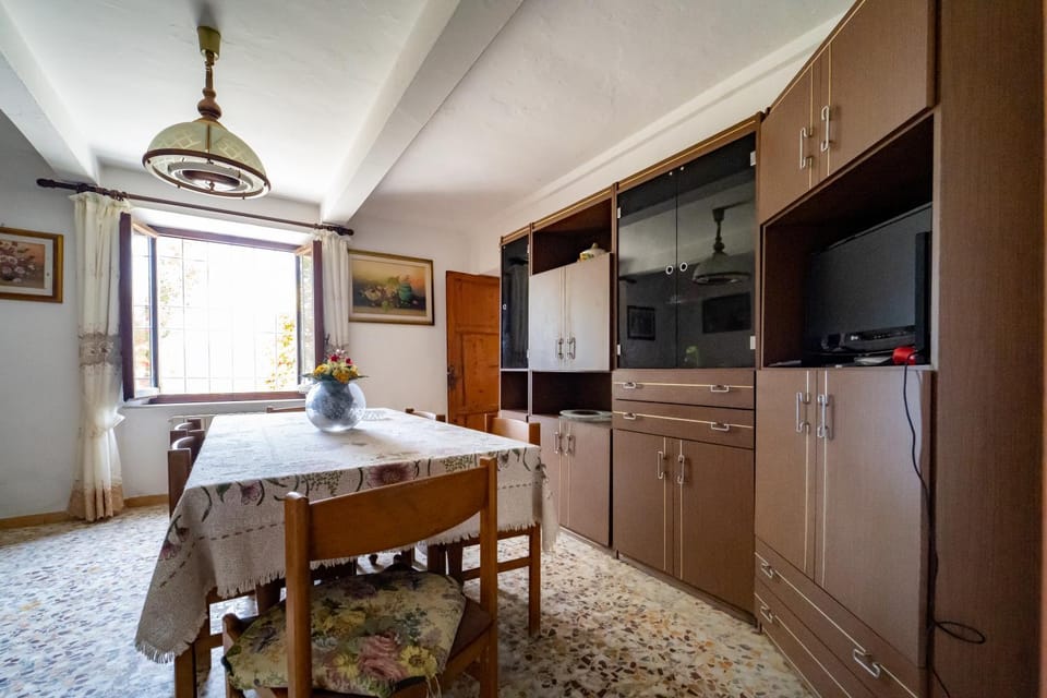 Communal lounge/ TV room, TV and multimedia, Dining area, Evening entertainment