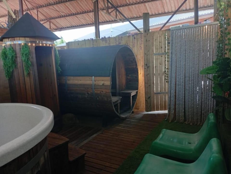 Hot Tub, Sauna, Spa and wellness centre/facilities
