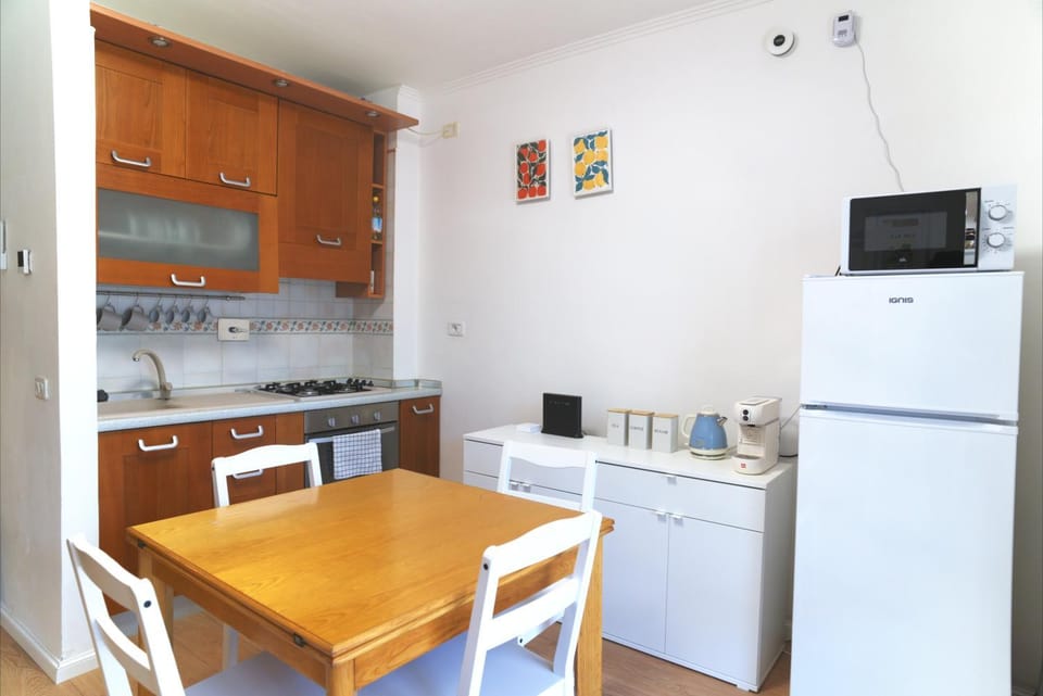 Appartamento con veranda tra Roma e il mare Apartment in Rome