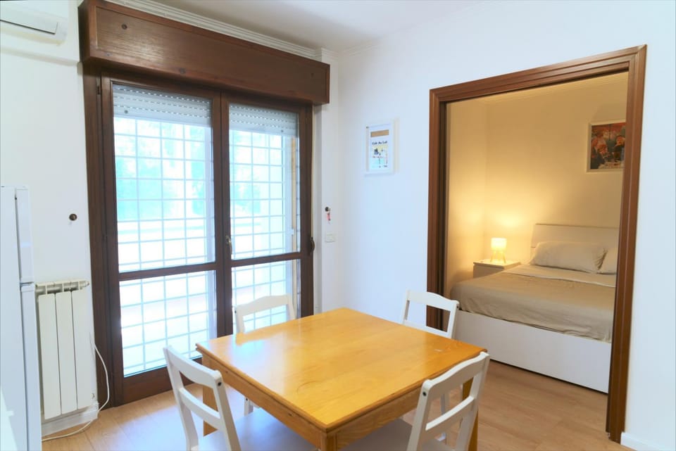 Appartamento con veranda tra Roma e il mare Apartment in Rome