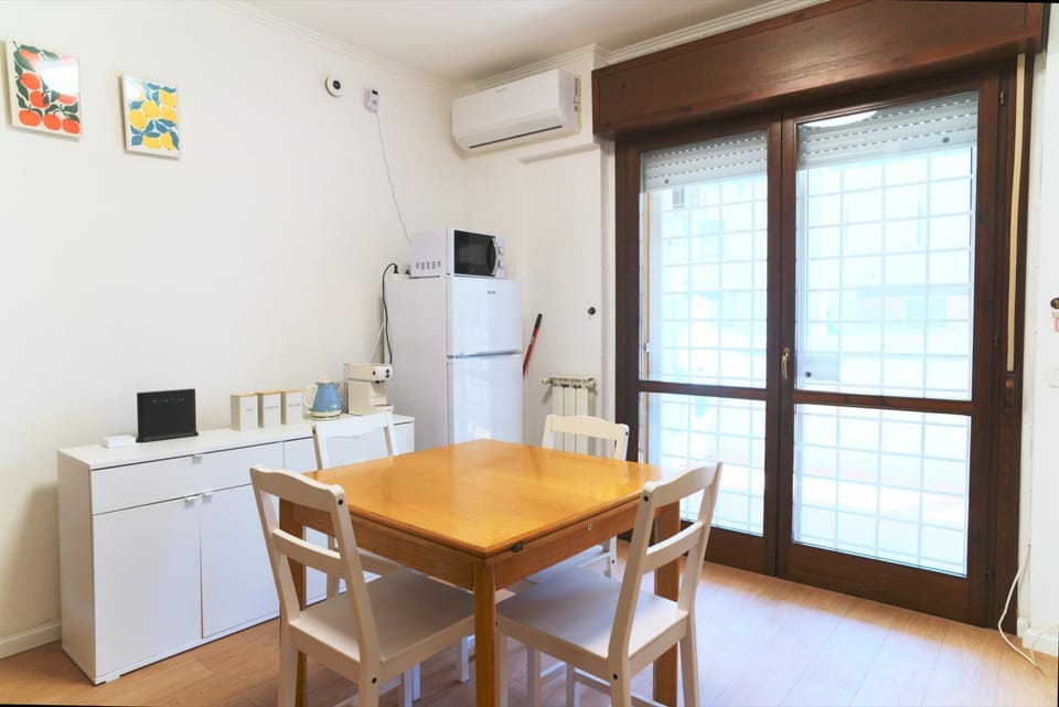 Appartamento con veranda tra Roma e il mare Apartment in Rome