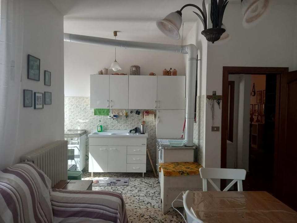 Kitchen or kitchenette, Kitchen or kitchenette, Communal kitchen, kitchen