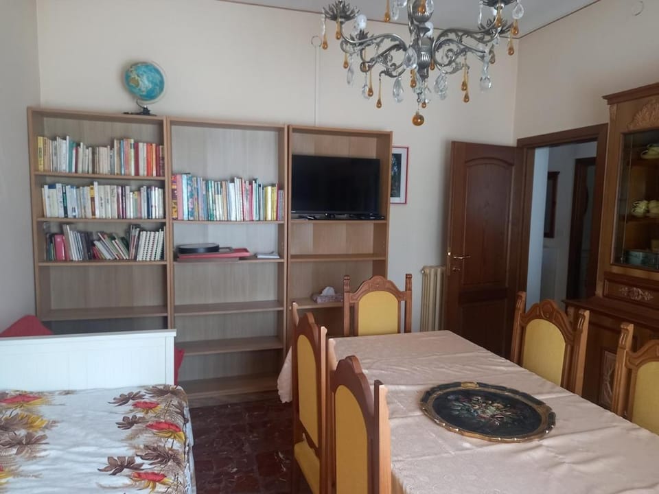 Communal lounge/ TV room, Living room