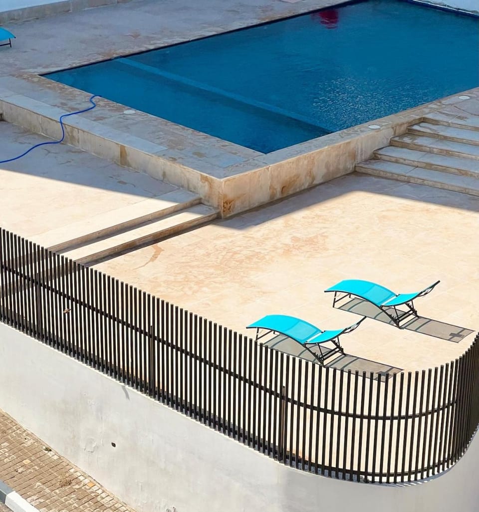 Coastal Escape, Pool, Parking, Secure Residence Apartment in Tangier