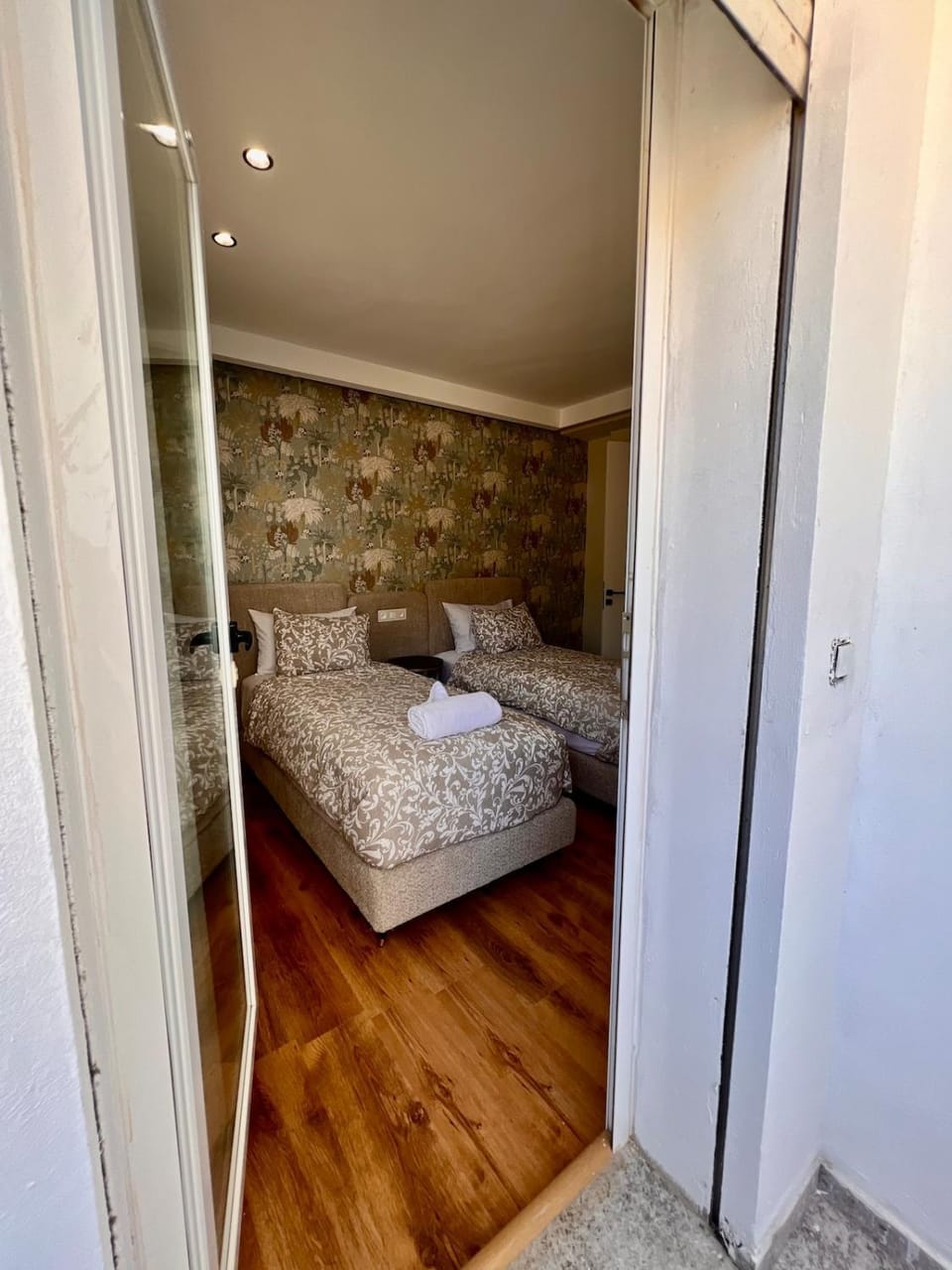 Coastal Escape, Pool, Parking, Secure Residence Apartment in Tangier