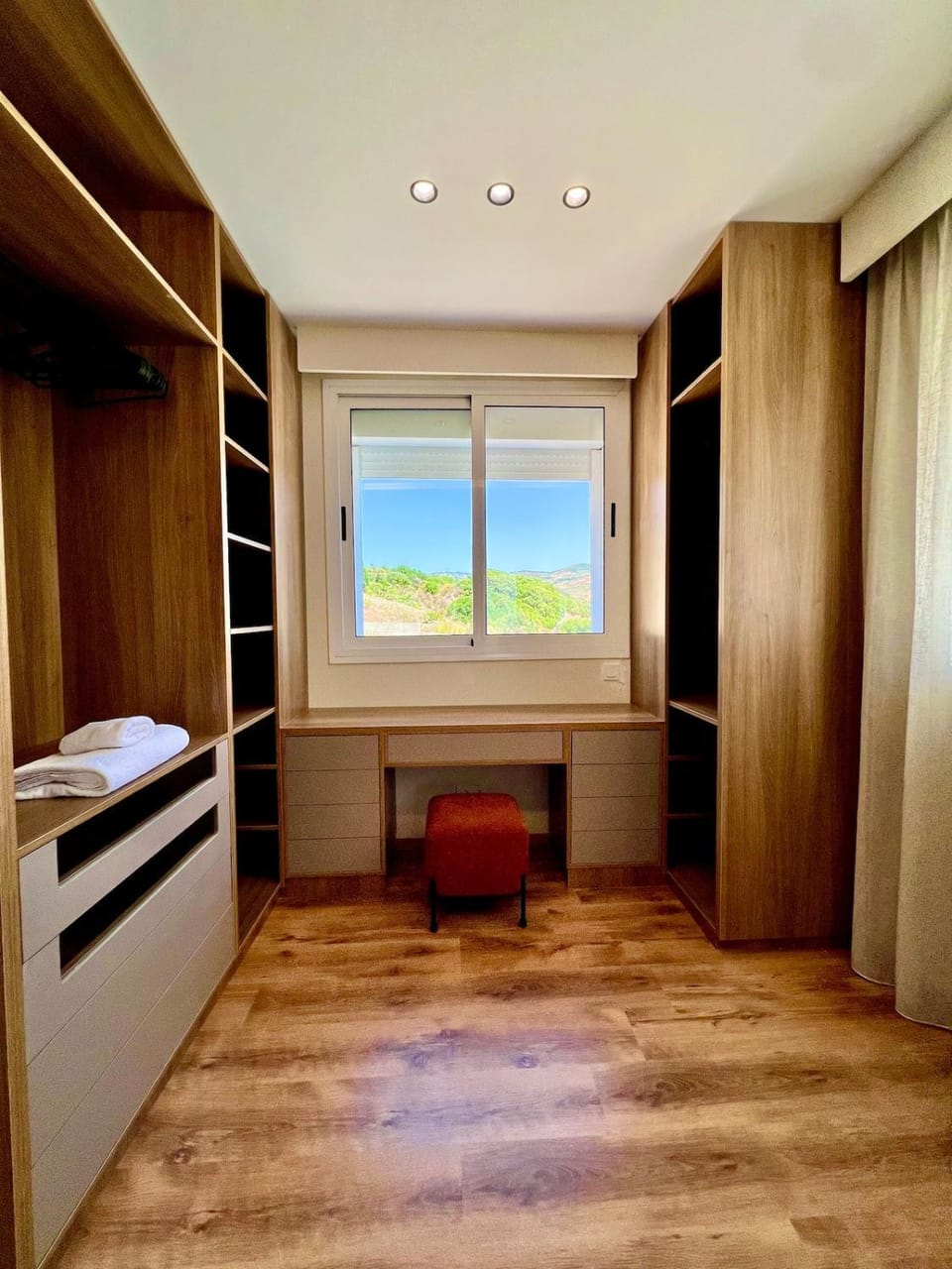 Coastal Escape, Pool, Parking, Secure Residence Apartment in Tangier