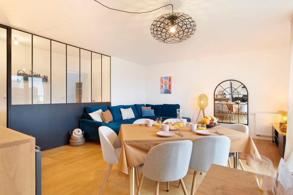 Living room, Dining area