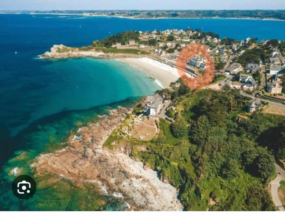 Les pieds dans l'eau au Poisson d'Or Apartment in Perros-Guirec