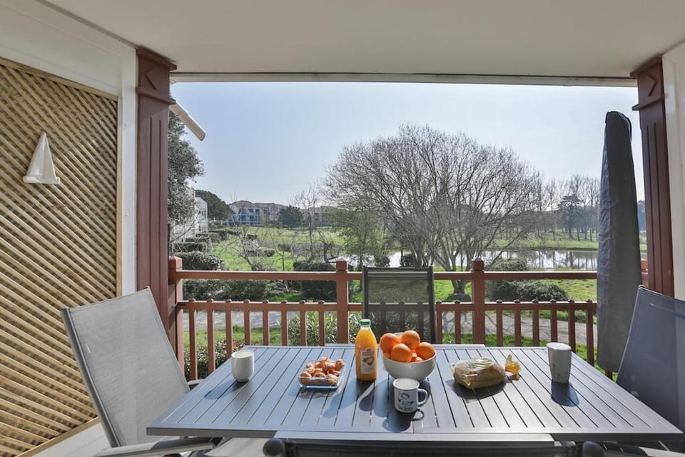 Vue Lac - Piscine, Tennis & Golf - rénové Apartment in Talmont-Saint-Hilaire
