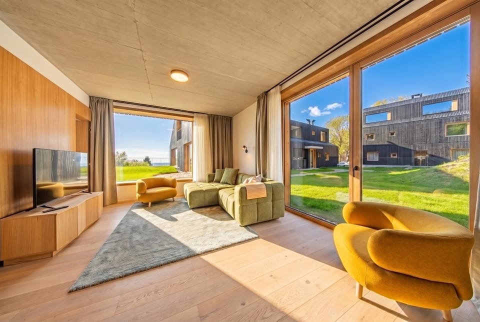 TV and multimedia, View (from property/room), Balcony/Terrace, Living room, Garden view