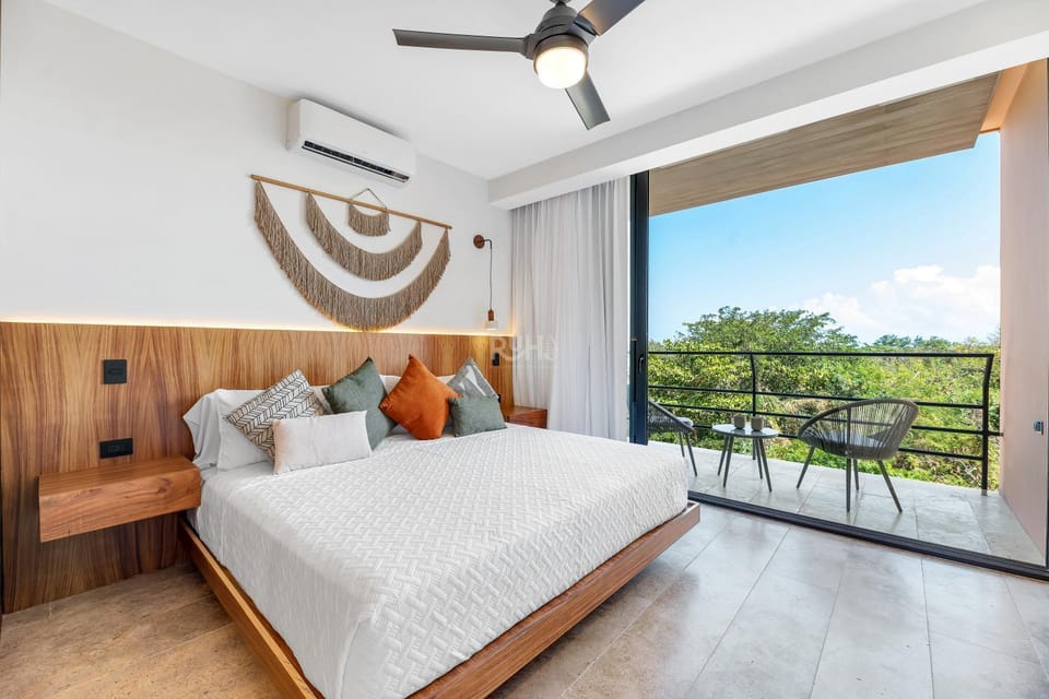 Spring, Bed, Natural landscape, Summer, View (from property/room), Balcony/Terrace, Photo of the whole room, Bedroom, furniture, air conditioner