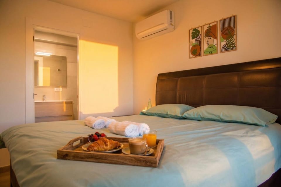 Bed, Photo of the whole room, Bedroom, towels, air conditioner
