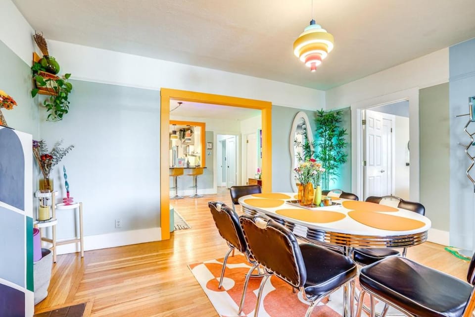 Midtown Oasis - BBQ, Deck, Games & Artistic Vibes House in Sacramento