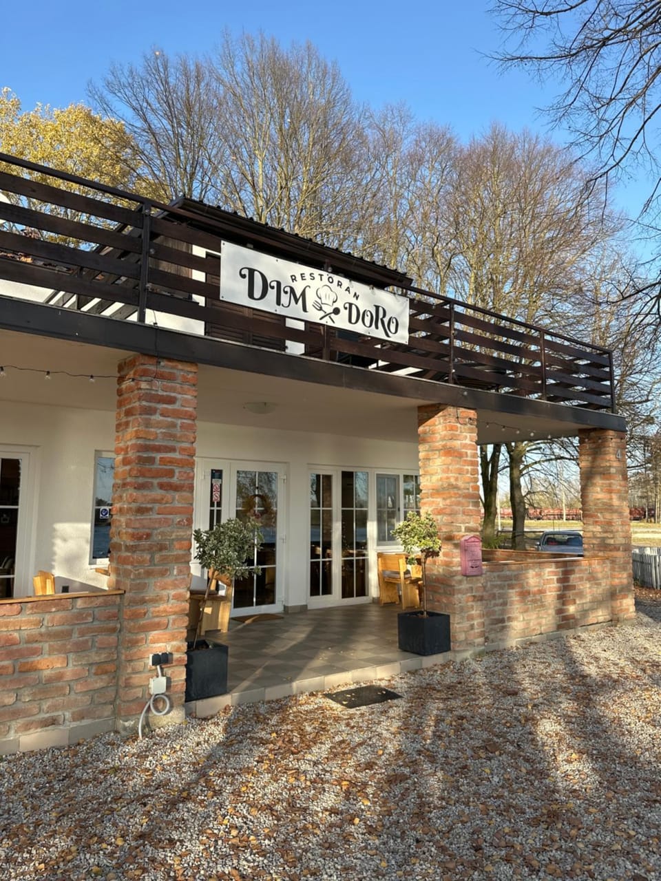 Property building, Restaurant/places to eat