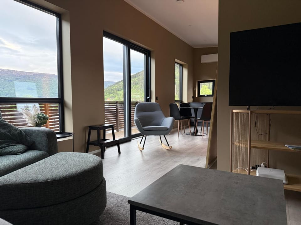 Natural landscape, TV and multimedia, Living room, Seating area, Mountain view