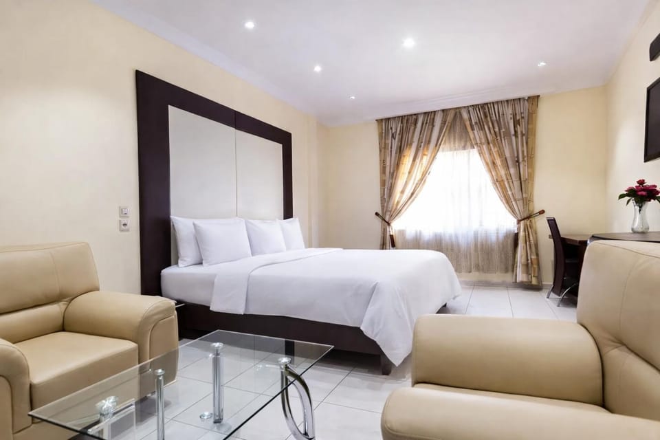 Property building, Bed, Bathroom, TV and multimedia, View (from property/room), Living room, Photo of the whole room, Seating area, Bedroom, room service, VIP
