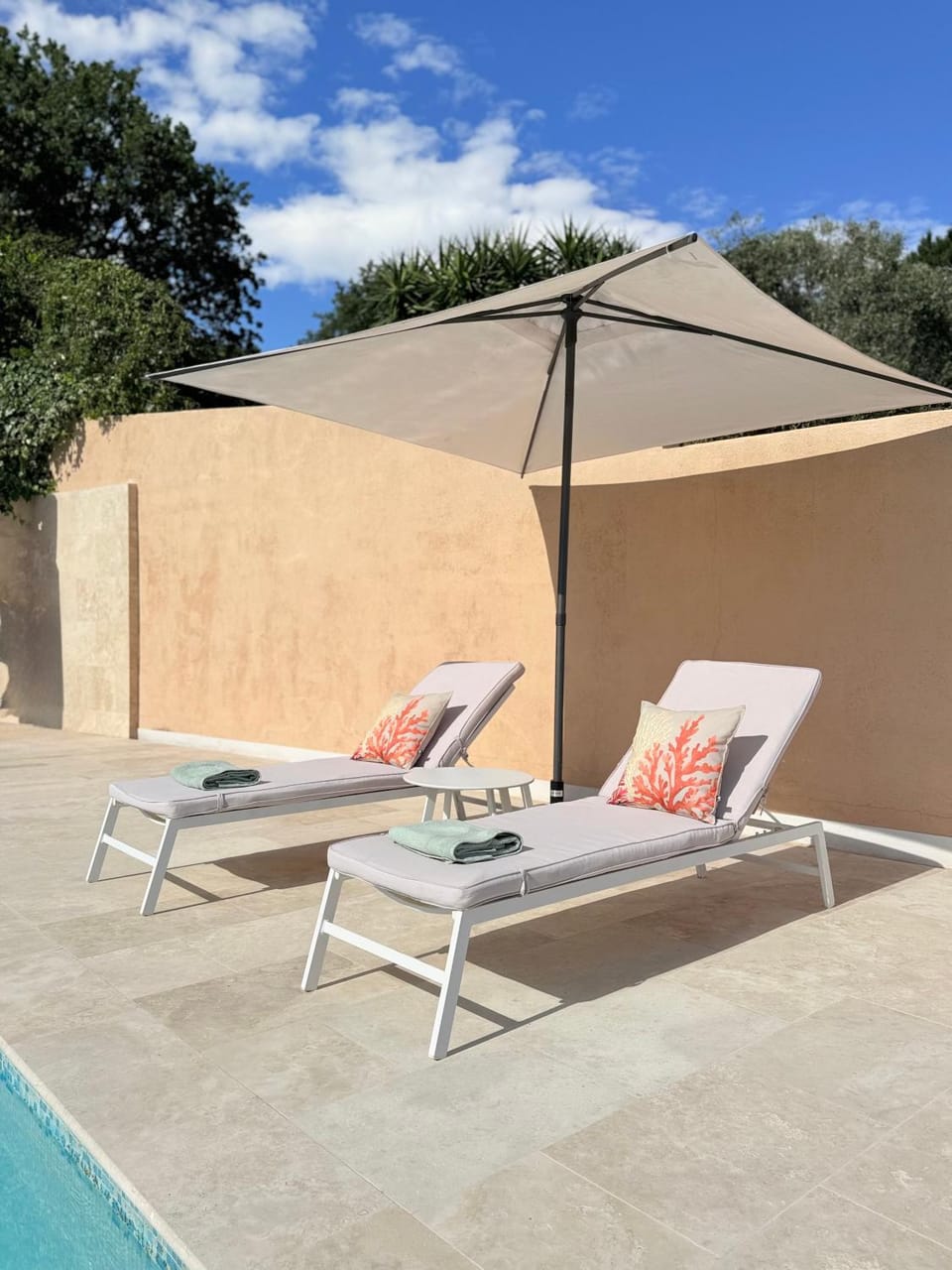 Mountain view, Pool view, Swimming pool, sunbed
