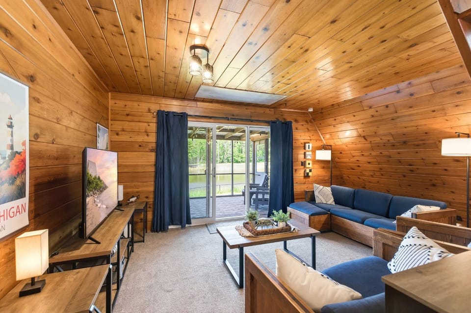 Chalet 94 Lakeview Nr Beach and Resort Amenities Chalet in Lincoln Township
