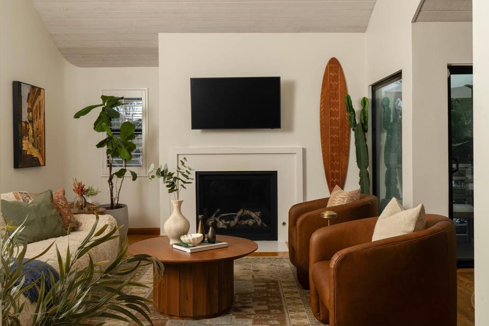 Walk to Venice Beach! Couple's Apt w/ Rooftop Deck Apartment in Venice Beach