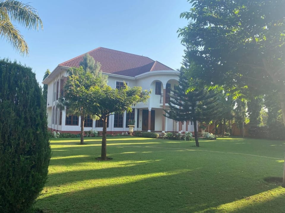 Kilimanjaro Pazuri, a boutique African Villa Bed and Breakfast in Kenya