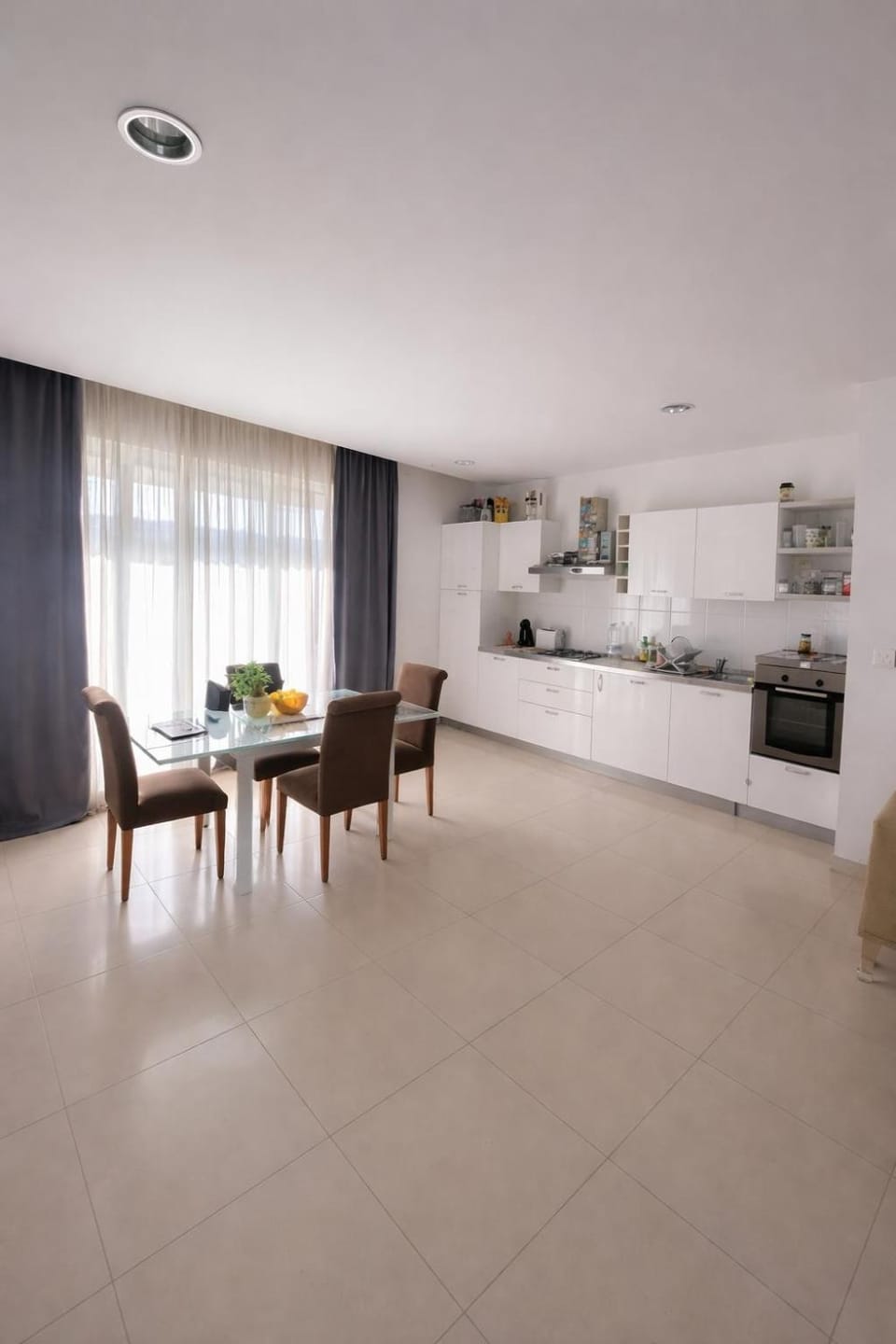 Kitchen or kitchenette, Living room, Seating area, Dining area