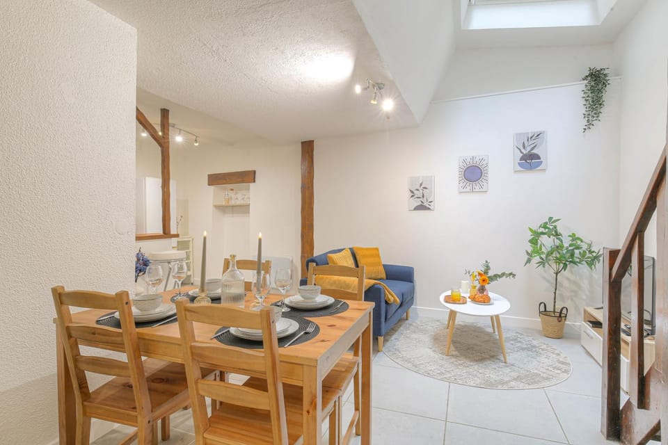 Communal lounge/ TV room, Living room, Dining area