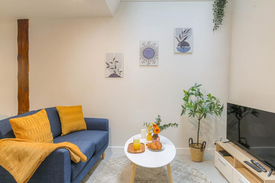 Communal lounge/ TV room, Living room