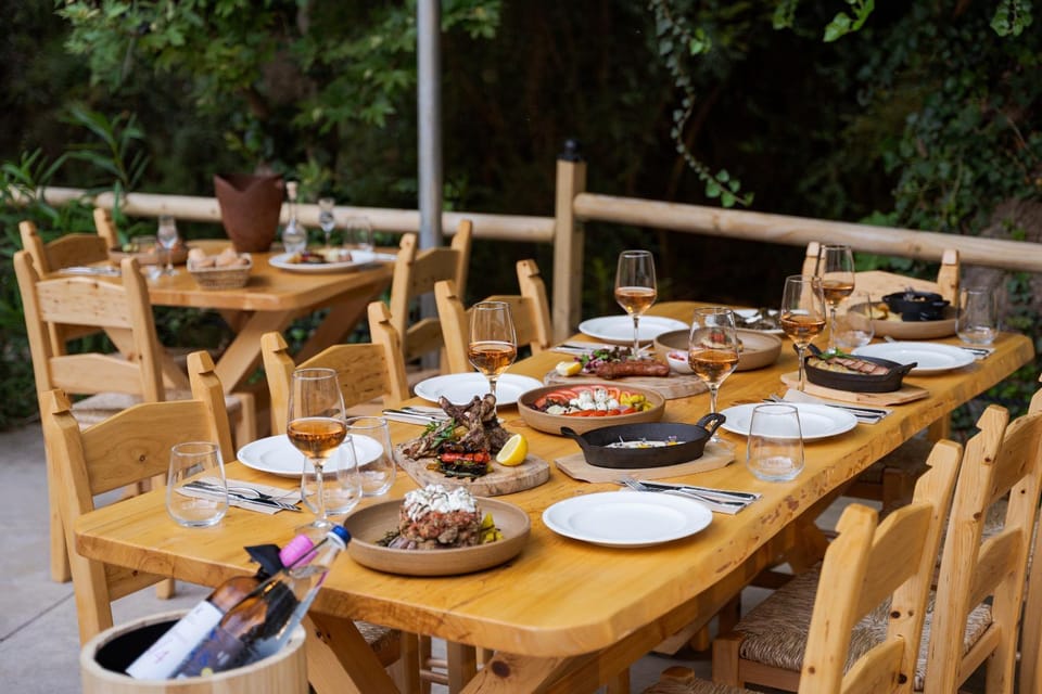 Restaurant/places to eat, Day, Food and drinks, Dining area, Food, Dinner, Alcoholic drinks