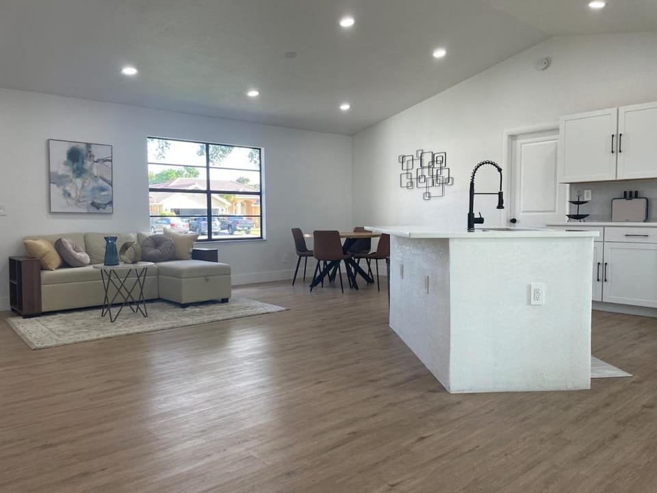 Living room, Dining area, kitchen