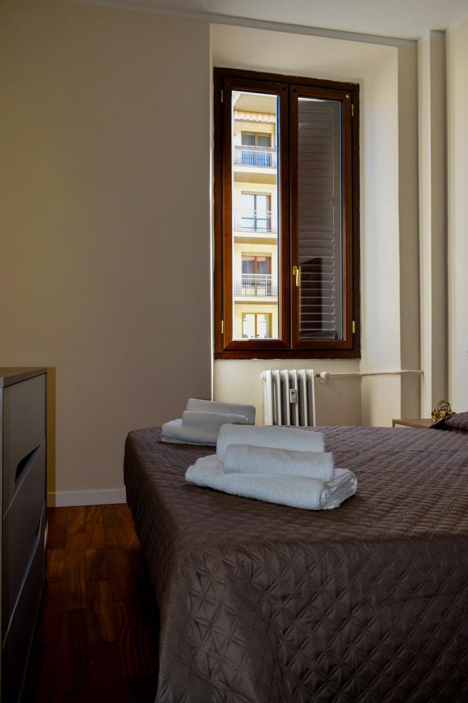 Bedroom, towels