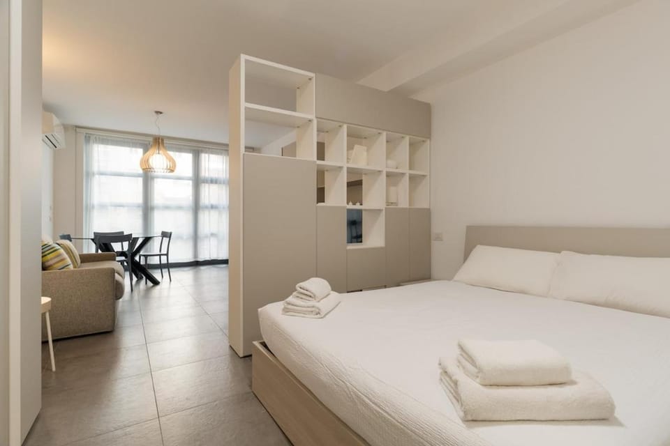 Bed, Living room, Photo of the whole room, Bedroom, towels