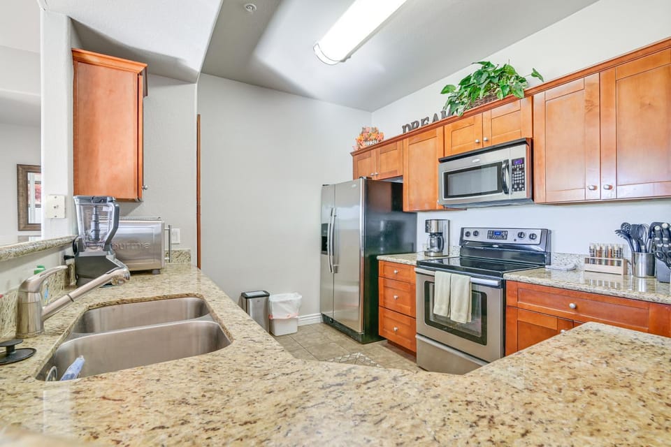 Hike & Golf in Fountain Hills! Resort-Style Condo House in Fountain Hills