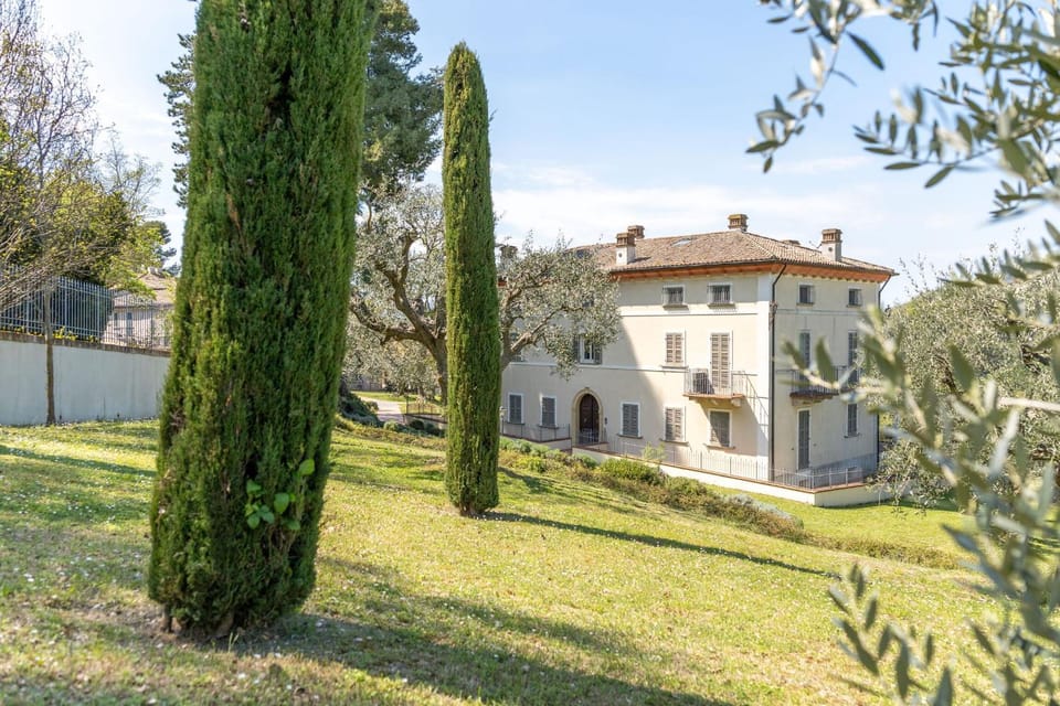 Property building, Spring, Day, Natural landscape, Garden, Garden view, Landmark view