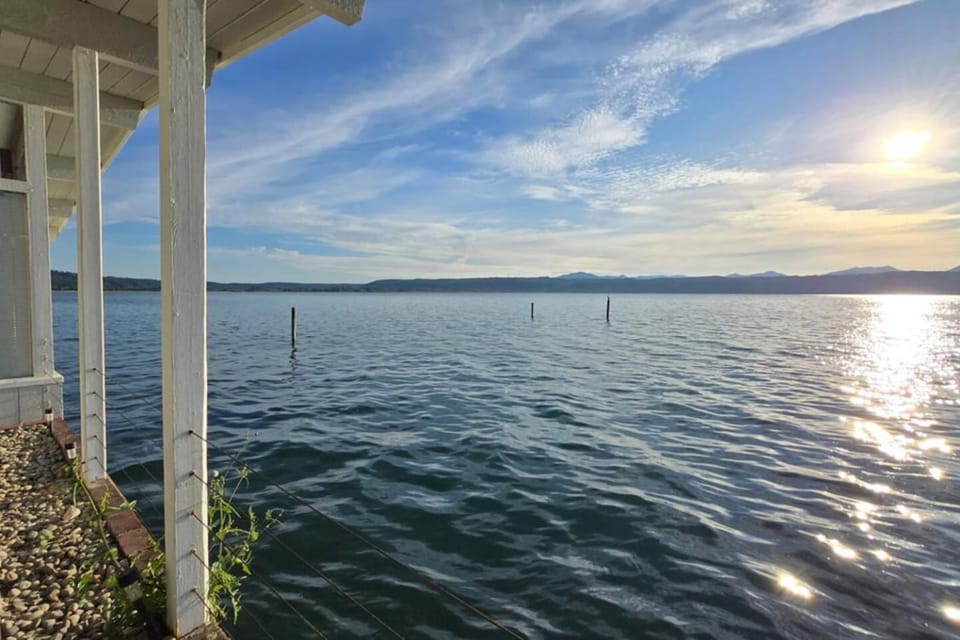 Annas Bay Beach House on Hood Canal, WIFI, AC House in Union