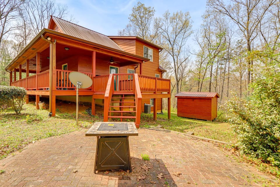 Sleeps 14 | Hot Tub, Game Room & 4 King Beds House in Georgia