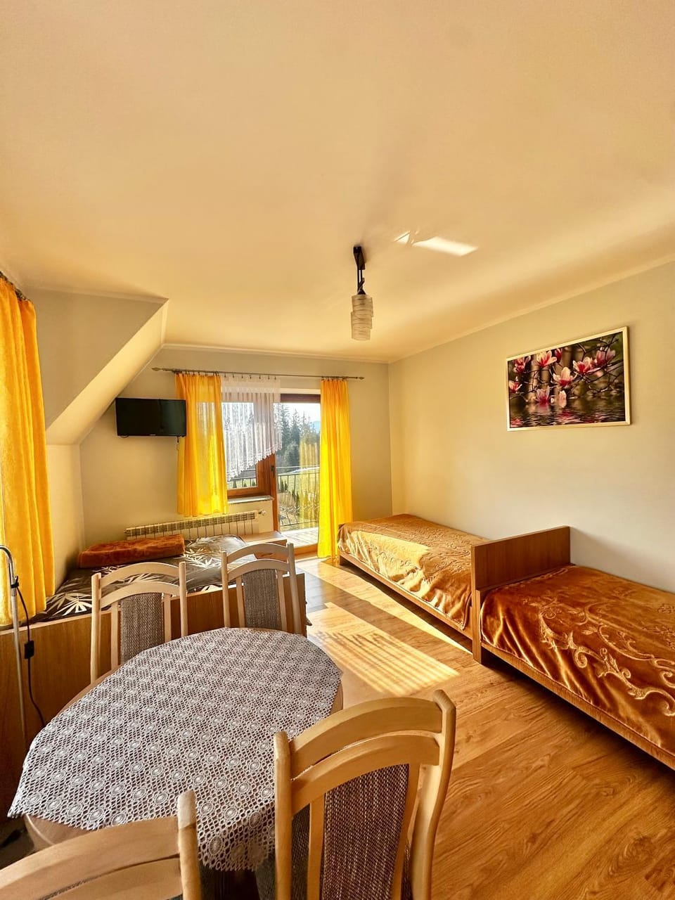 Bed, Photo of the whole room, Seating area