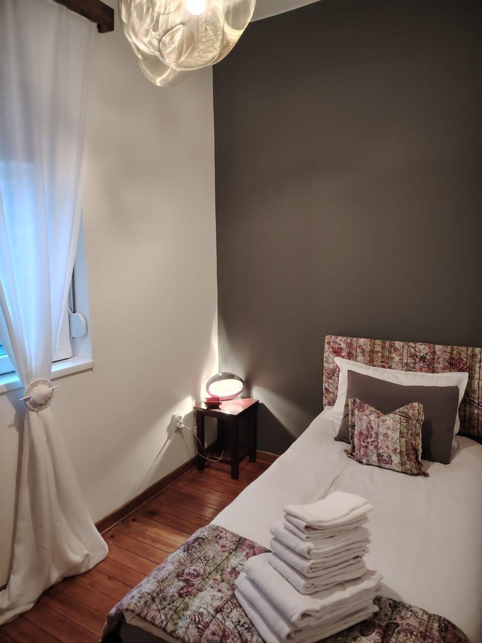 Photo of the whole room, Bedroom, Text overlay