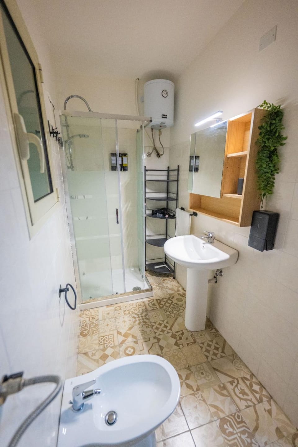 Shower, Toilet, Bathroom, bidet, towels
