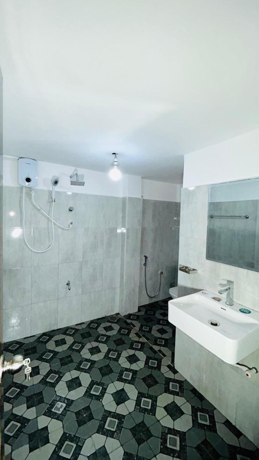 Shower, Hot Tub, Bathroom