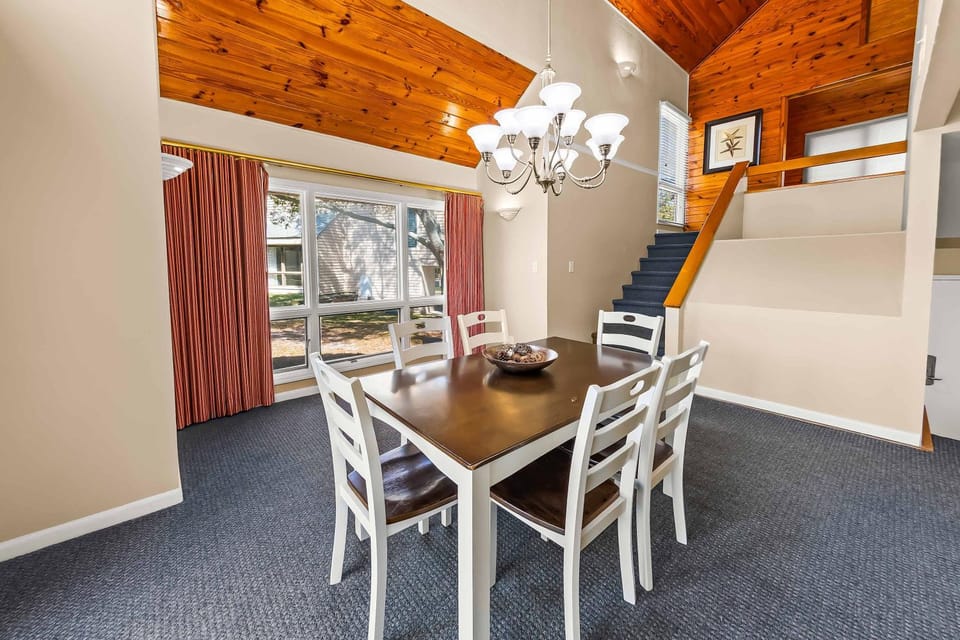 Sand Castle Village Townhome Family Fun & Pool Access House in Fairfield Harbour