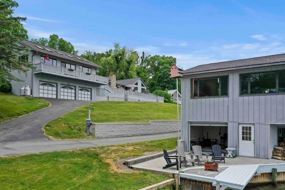 Quattro Doggos- Escape on the Lake! Apartment in Draper