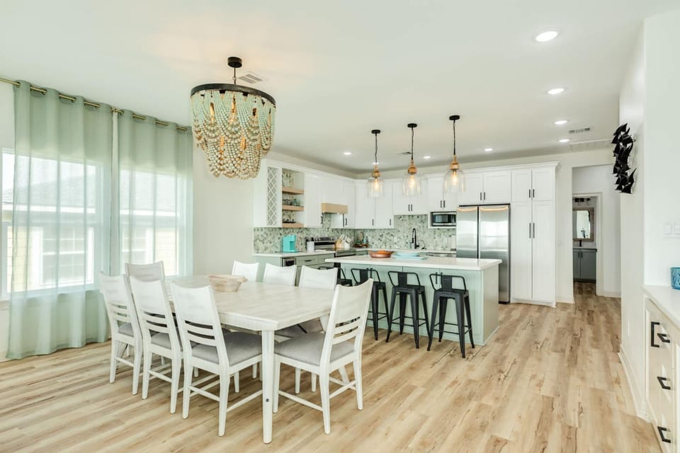 Luxury Beach House Minutes to Sand House in Surfside Beach