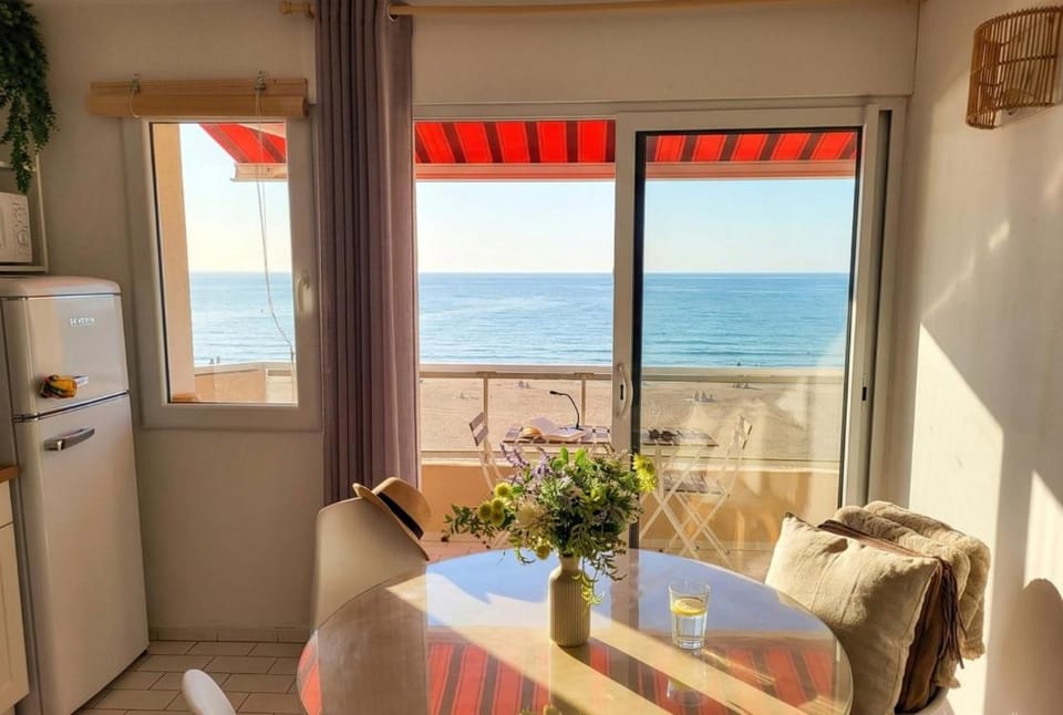 Balcony/Terrace, Kitchen or kitchenette, Beach, Sea view