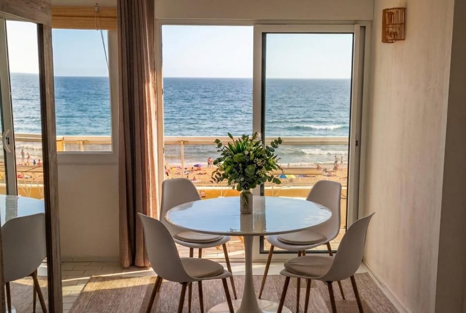 Day, Natural landscape, View (from property/room), Balcony/Terrace, Dining area, Sea view