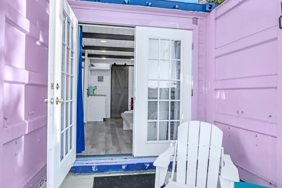 The Container Retreat - C13 House in Canyon Lake